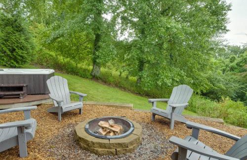 Granville House | Quaint Granville Retreat with Cumberland River Views