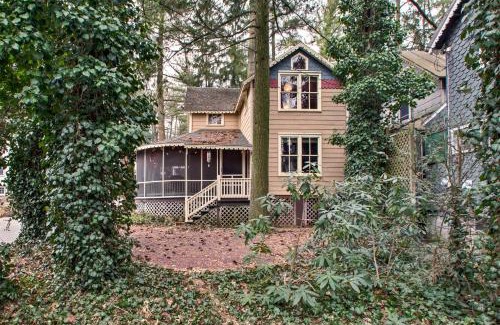Mount Gretna Heights House | Quaint Gretna Getaway Cottage with Screened Porch!