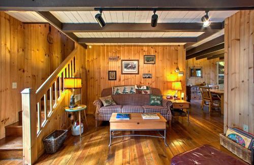 Mount Gretna Heights House | Quaint Gretna Getaway Cottage with Screened Porch!