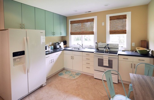 Morehead City House | Quaint ground floor guest house in historic Beaufort, NC.