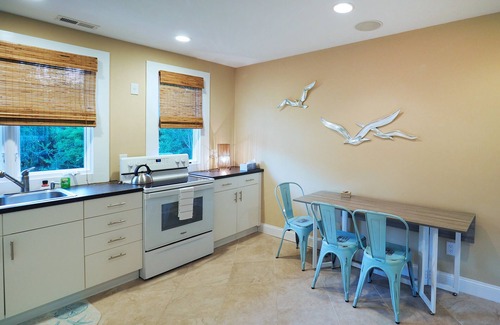 Morehead City House | Quaint ground floor guest house in historic Beaufort, NC.