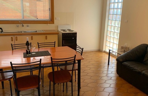 Portarlington House | Quaint Hideaway - Cosy retreat in the heart of Portarlington.
