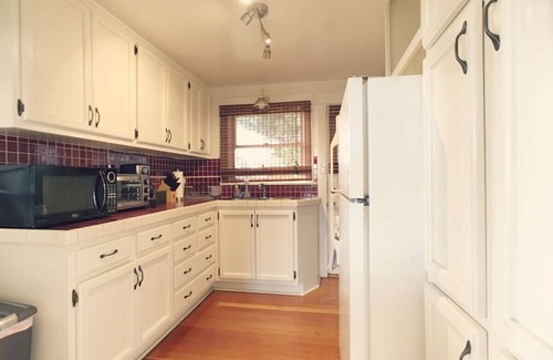University Heights Apartment | Quaint Hillcrest home w/character in perfect spot