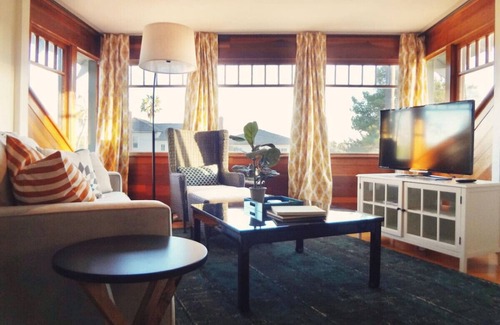 University Heights Apartment | Quaint Hillcrest home w/character in perfect spot