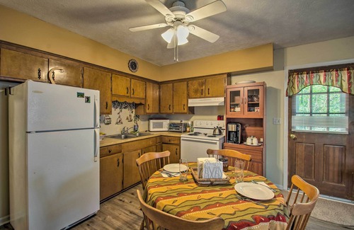 Hinton House | Quaint Hinton Hideaway - Hunt & Fish Nearby!