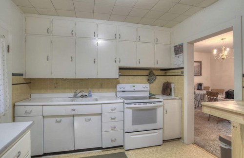 Creede House | Quaint Historic Family Friendly Home - In Heart of Creede