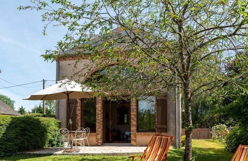 Morogues House | Quaint Holiday home in Morogues with Garden