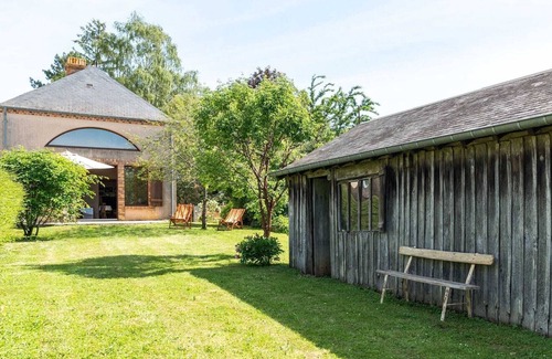 Morogues House | Quaint Holiday home in Morogues with Garden