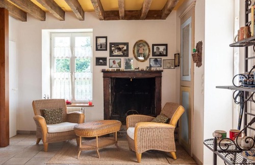 Morogues House | Quaint Holiday home in Morogues with Garden