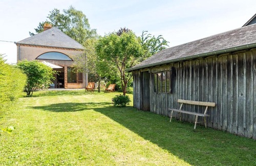 Morogues House | Quaint Holiday home in Morogues with Garden