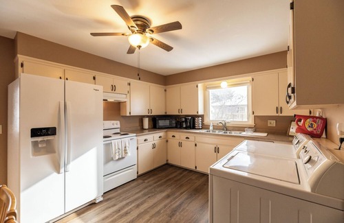 Rochester House | Quaint Home 2 miles from Mayo Handicap Accessible