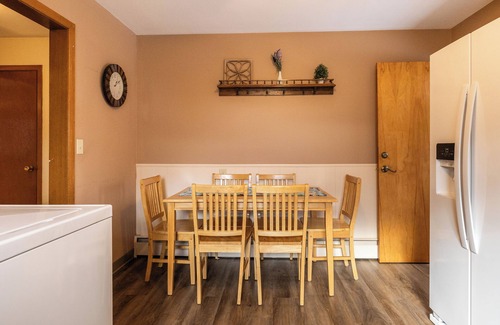 Rochester House | Quaint Home 2 miles from Mayo Handicap Accessible