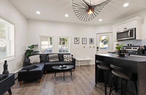 Lynn House | Quaint Home Near Boston & Salem with private yard