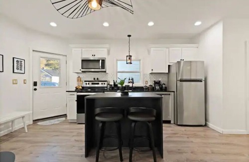 Lynn House | Quaint Home Near Boston & Salem with private yard