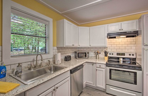 Emory House | Quaint Home w/Deck + Grill - Mins to Lake Fork!