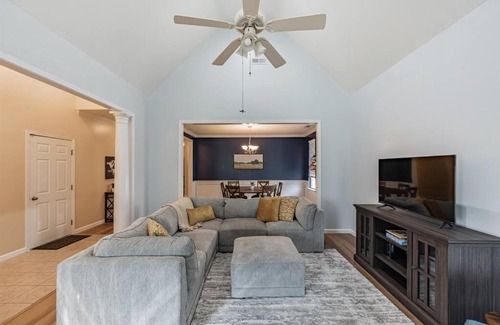 Harvest House | Quaint homey cottage style house in Harvest, Alabama