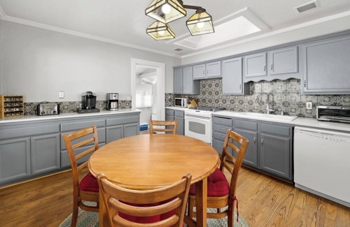 Old Town Historic District House | Quaint house walking distance to downtown