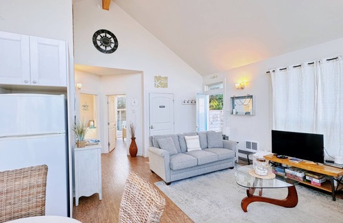 Ocean Shores House | Quaint house with WiFi in charming Ocean Shores