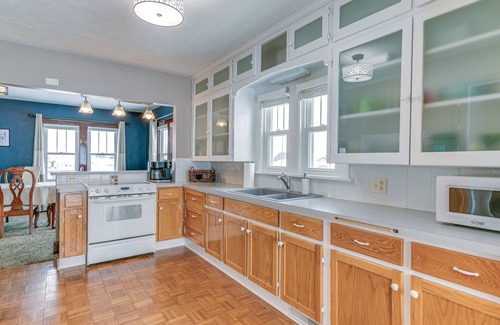 Howells House | Quaint Howells Retreat - Steps from Main Street!