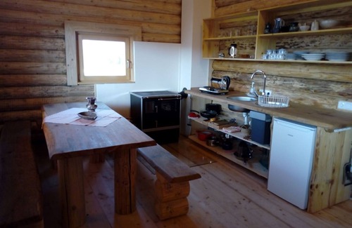 Grattersdorf Apartment | Quaint hut apartment at the horse farm with balcony