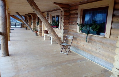 Grattersdorf Apartment | Quaint hut apartment at the horse farm with balcony