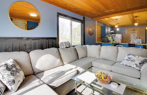 Riverton House | Quaint Ironton Getaway w/Fire Pit, Gas Grill!