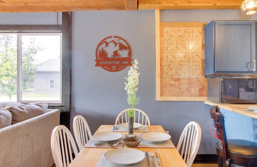 Riverton House | Quaint Ironton Getaway w/Fire Pit, Gas Grill!