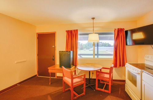 Lake City Apartment | Quaint Lake City Studio: Walk to Engelwood Beach!