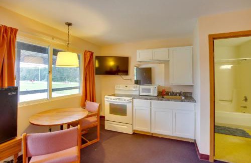 Lake City Apartment | Quaint Lake City Studio Walk to Engelwood Beach!