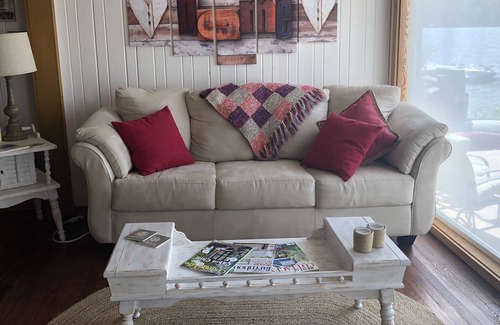 Christina Lake Cottage | Quaint Lakefront cottage that sleeps 10. Deck, hot tub and large fenced yard.