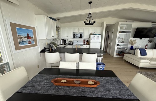 Fennville Cottage | Quaint lakefront cottage w/private hot tub, firepit, & beautiful sunset views