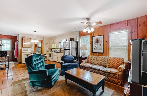 Poultney Cottage | Quaint lakefront home with great views & full kitchen