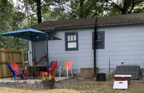 Heber Springs Bed & Breakfast | Quaint little farmhouse minutes away from Greers Ferry Lake