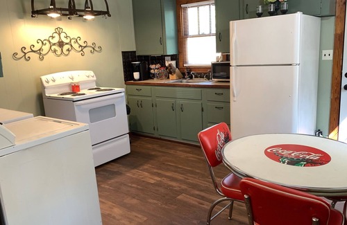 Heber Springs Bed & Breakfast | Quaint little farmhouse minutes away from Greers Ferry Lake