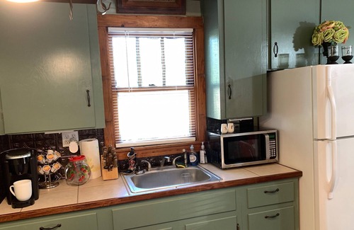 Heber Springs Bed & Breakfast | Quaint little farmhouse minutes away from Greers Ferry Lake