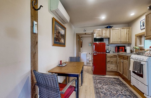 Walpole Apartment | Quaint Maine apartment with water views, well-equipped kitchenette, deck, & AC