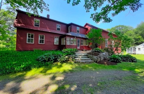 Gorham House | Quaint Maine Farmhouse near Portland