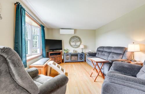 Gill House | Quaint Massachusetts Home with Yard and Grill!