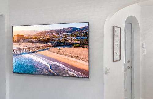 Ventura House | Quaint Mid-Century Cottage by the Coast