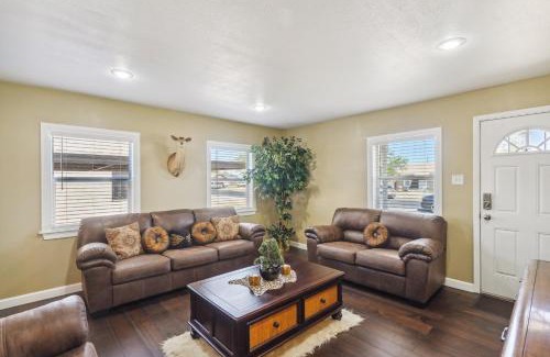 Midland House | Quaint Midland Home about 1 Mi to Downtown!