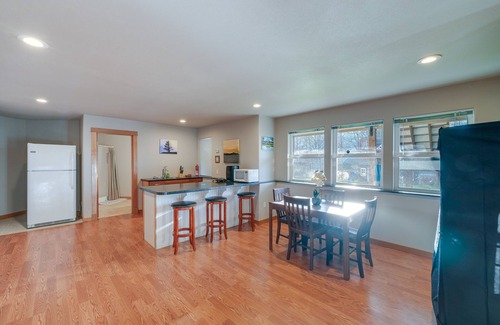 Big Lake Apartment | Quaint Mount Vernon Studio Rental w/Big Lake View