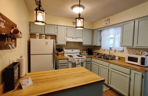 Lakeside House | Quaint Mr Rogers Home near Fleming Island