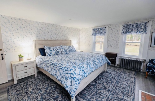 Francestown Bed & Breakfast | Quaint New England Inn at Crotched Mountain!