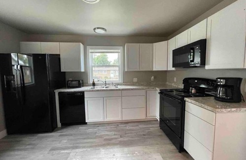 Central - Terry House | Quaint new renovation perfect for your large group