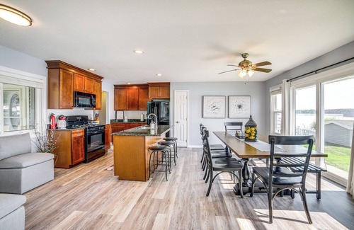 Onondaga Cottage | Quaint Olivet Cabin w/Patio on Duck Lake!