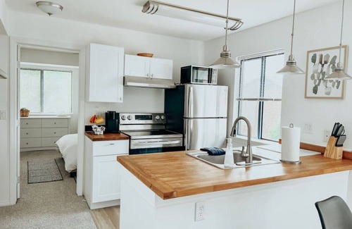 Englewood Apartment | Quaint One Bed Condo near DTC