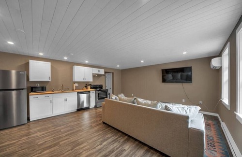Augusta Apartment | Quaint One Bedroom Apartment