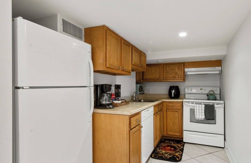 Fairgrounds Apartment | Quaint one bedroom blocks from city park and the fairgrounds