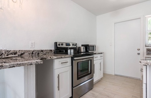 Delray Beach Apartment | Quaint Pool Studio Villa- Walk to All!