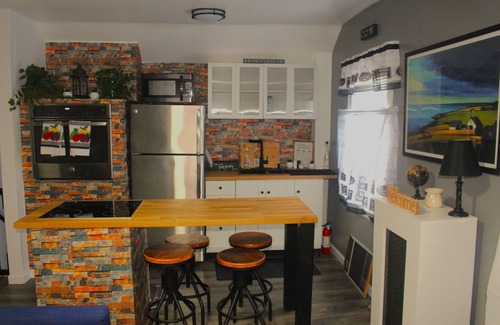 Queens House | Quaint private room in charming queens